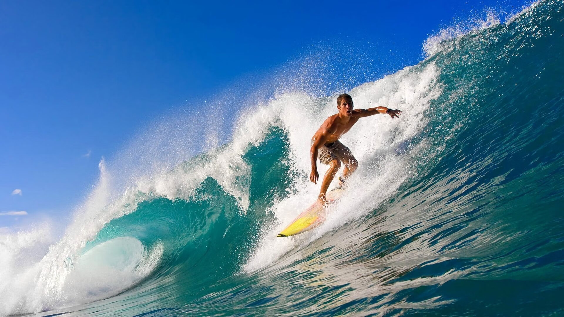 爱游戏娱乐-勇士在最后两分钟狂砍15分,库里连续三次远距离三分帮助球队完成惊天逆转!